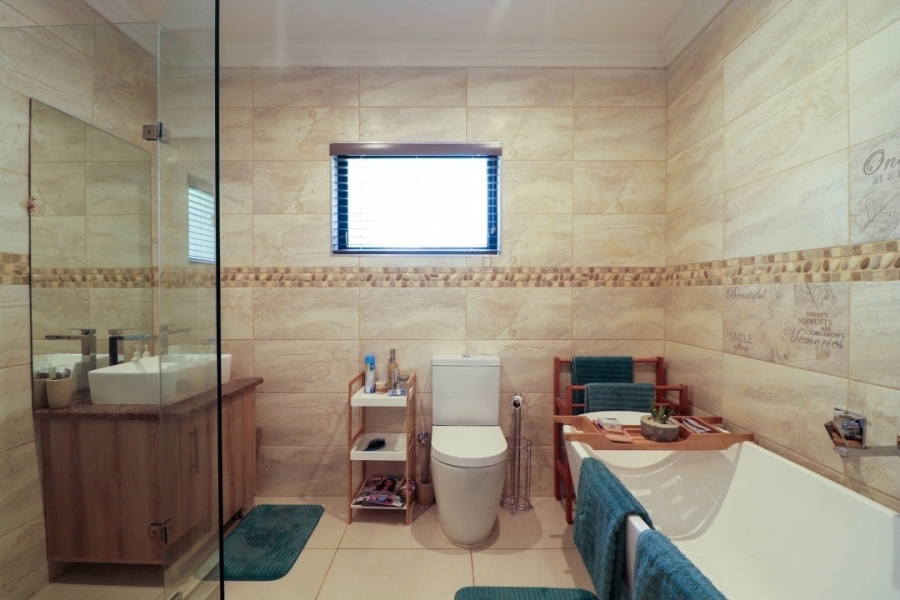 5 Bedroom Property for Sale in Protea Park North West